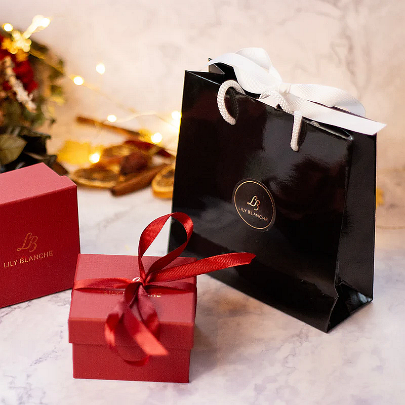 Lily Blanche gift wrap