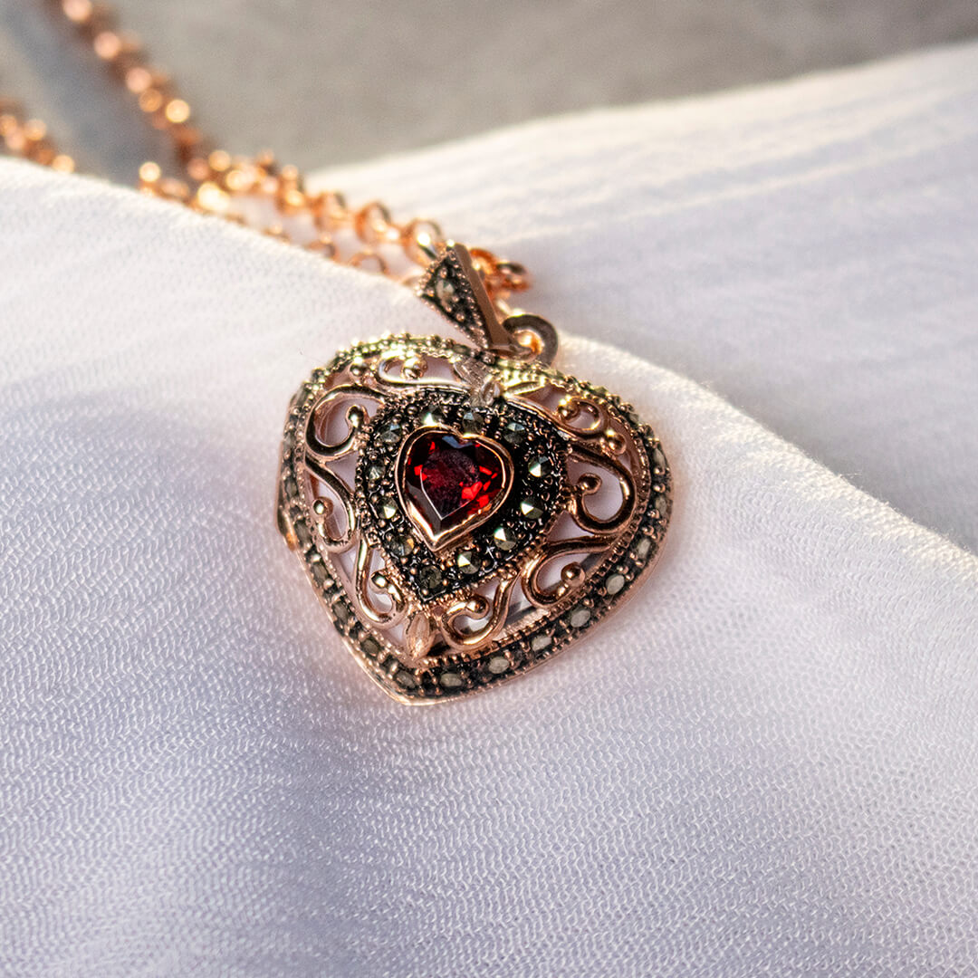 Garnet Vintage Heart Locket | Rose Gold