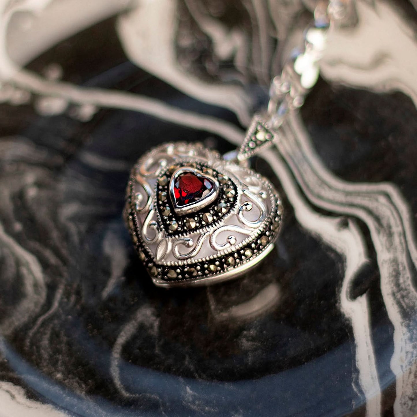Garnet Vintage Heart Locket | Silver