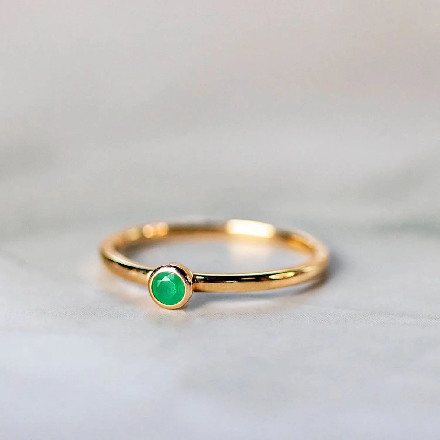 gold emerald ring