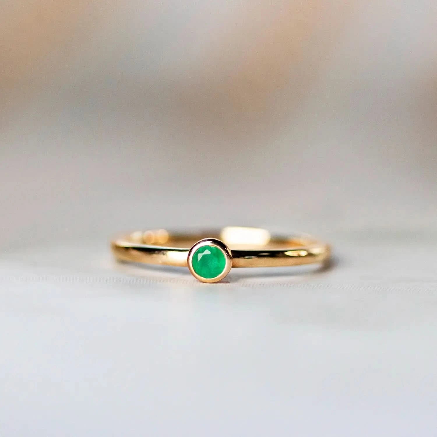 gold emerald ring