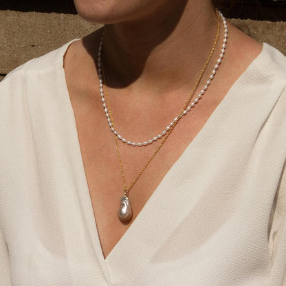 Baroque Pearl Necklace with Grey Pearl in Gold
