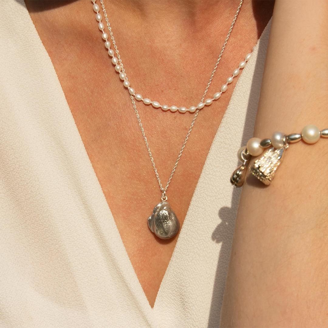 Baroque Pearl Necklace Grey Pearl in Silver