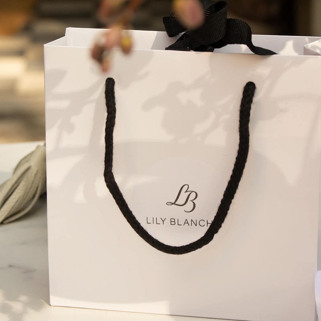 white Lily Blanche gift bag