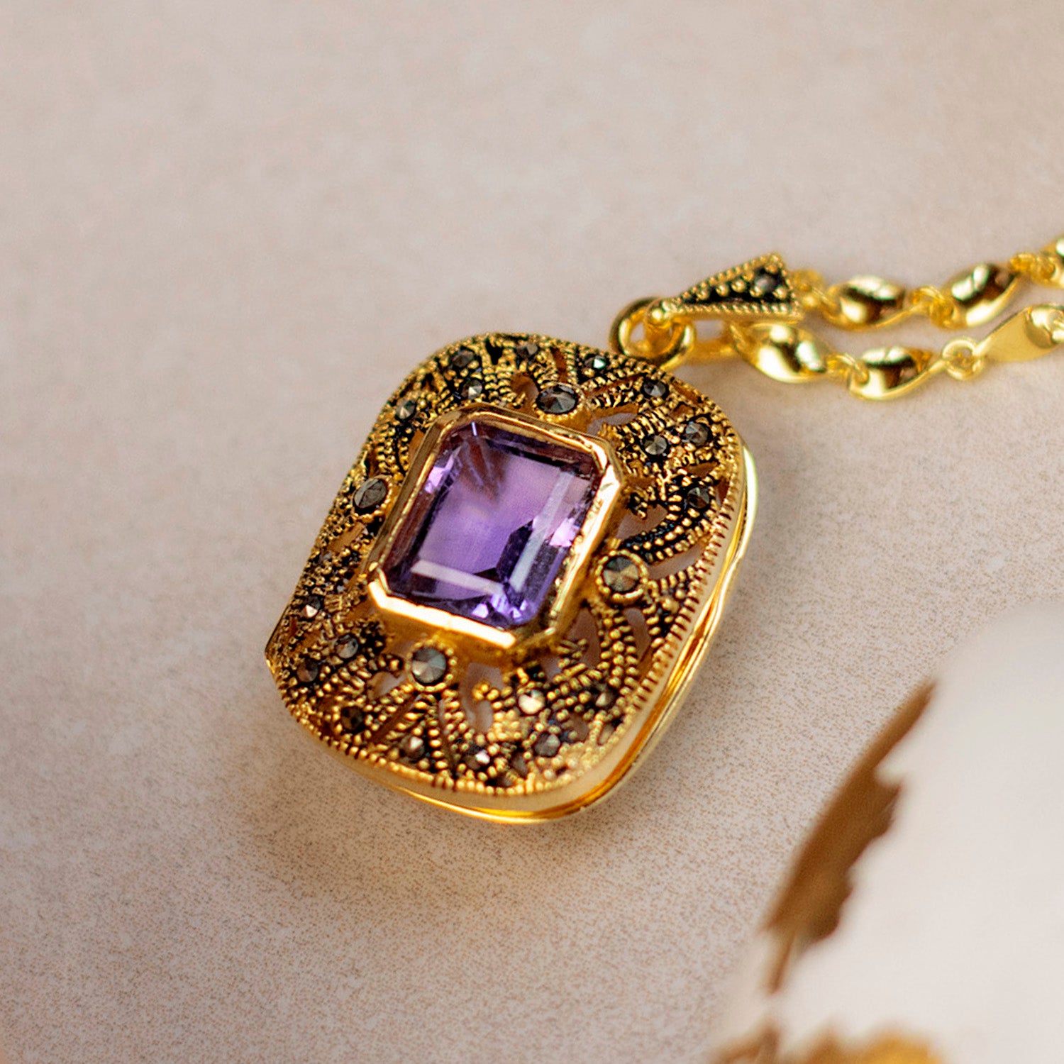 Rectangular Amethyst vintage heart locket in gold vermeil closed