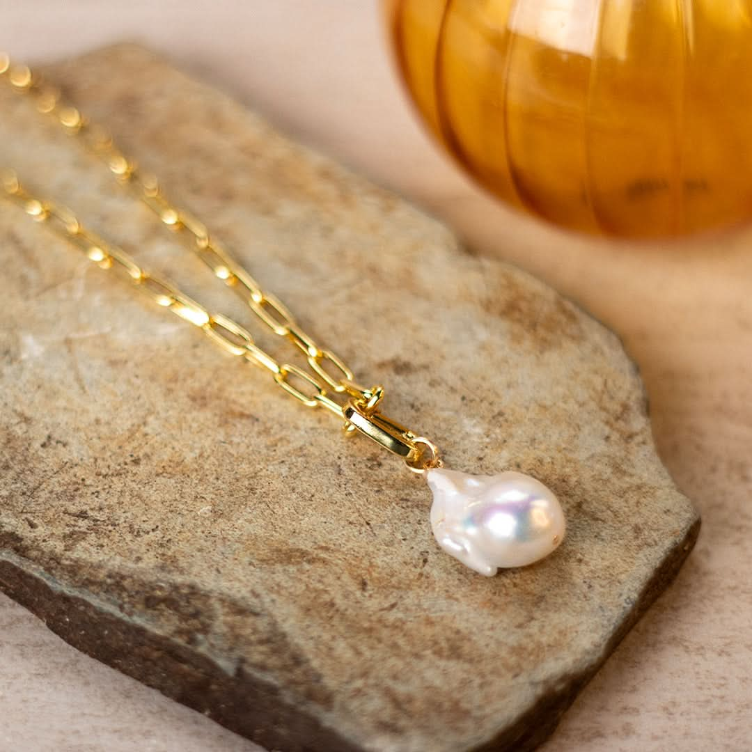 White Baroque Pearl Paperclip Necklace | Gold