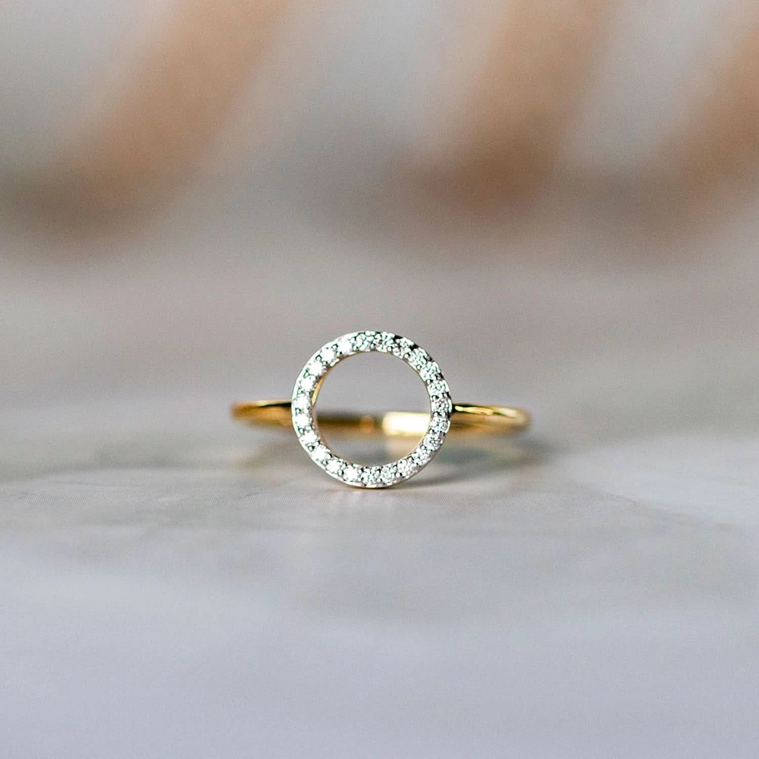circle diamond gold ring