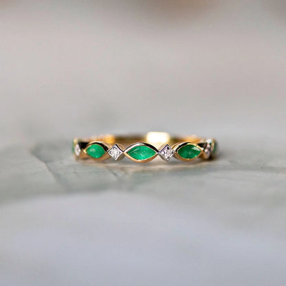 emerald and diamond gold ring