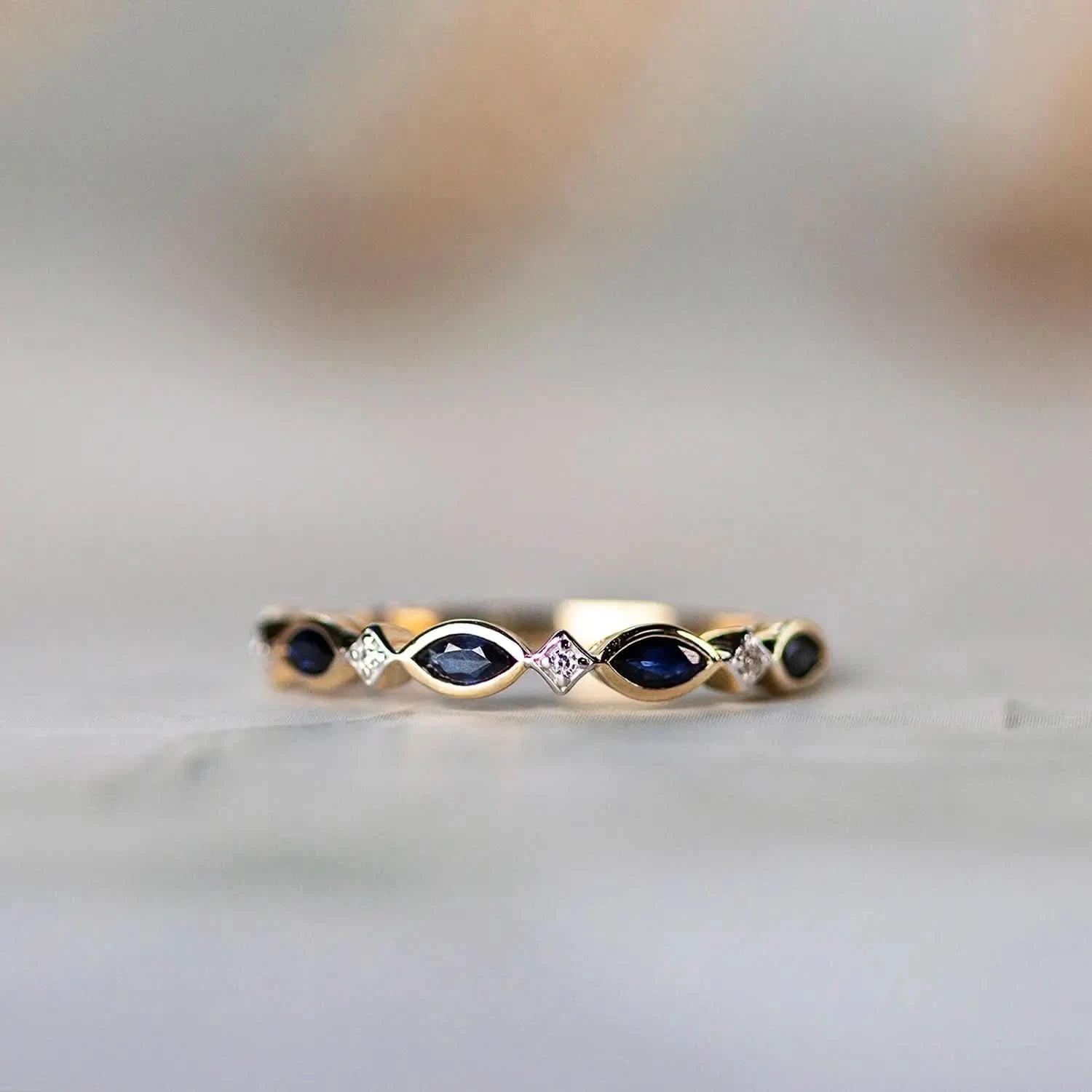 sapphire and diamond gold ring