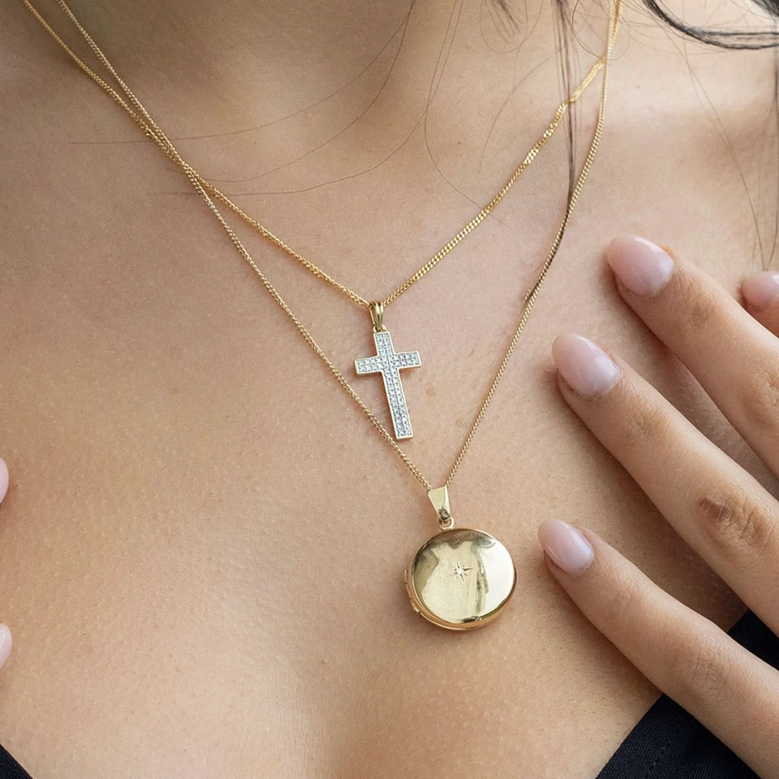 gold diamond cross necklace, sturdy gold curb chain, high polish finish, small shiny diamonds, religious Christian pendant for men and women, gold round diamond locket