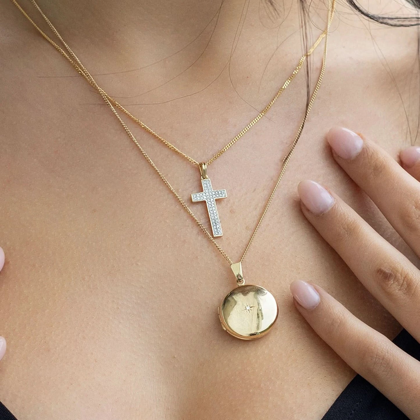 gold diamond cross necklace, sturdy gold curb chain, high polish finish, small shiny diamonds, religious Christian pendant for men and women, gold round diamond locket