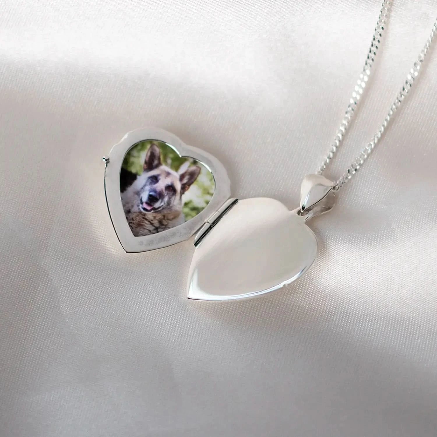Silver heart Necklace for ashes, memorial necklace, locket with one photo and ashes storage, silver curb chain, engraving, silk background