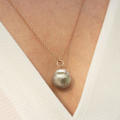 Baroque Pearl Necklace Grey Pearl on Rose Gold