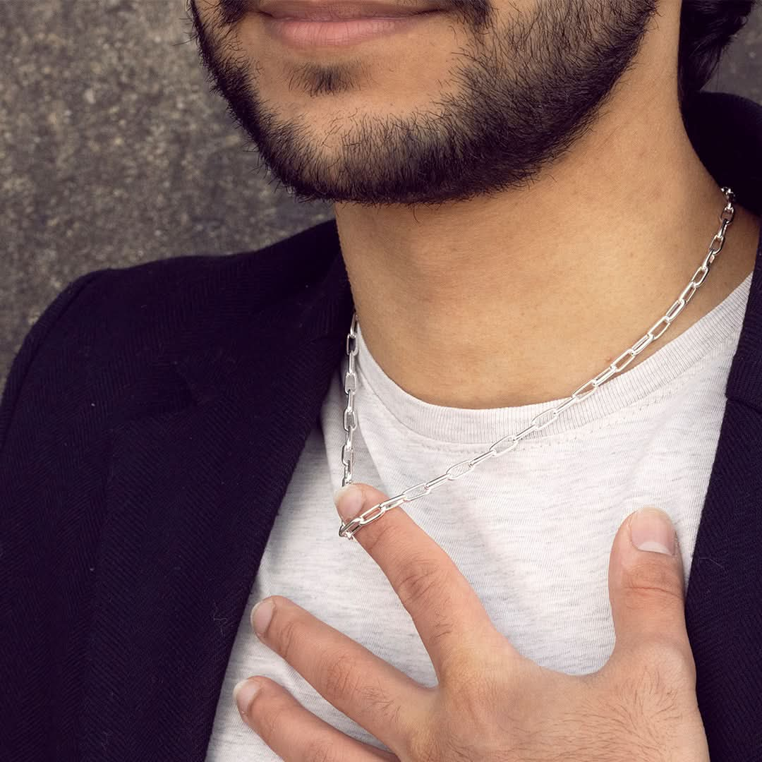 male model wearing men's paperclip chain in silver