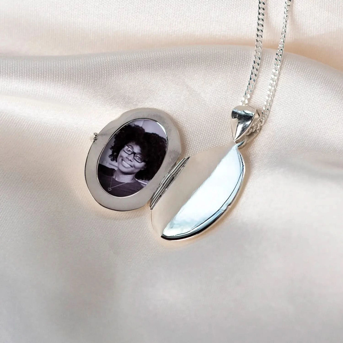 Silver oval Necklace for ashes, memorial necklace, locket with one photo and ashes storage, silver curb chain, engraving, silk background