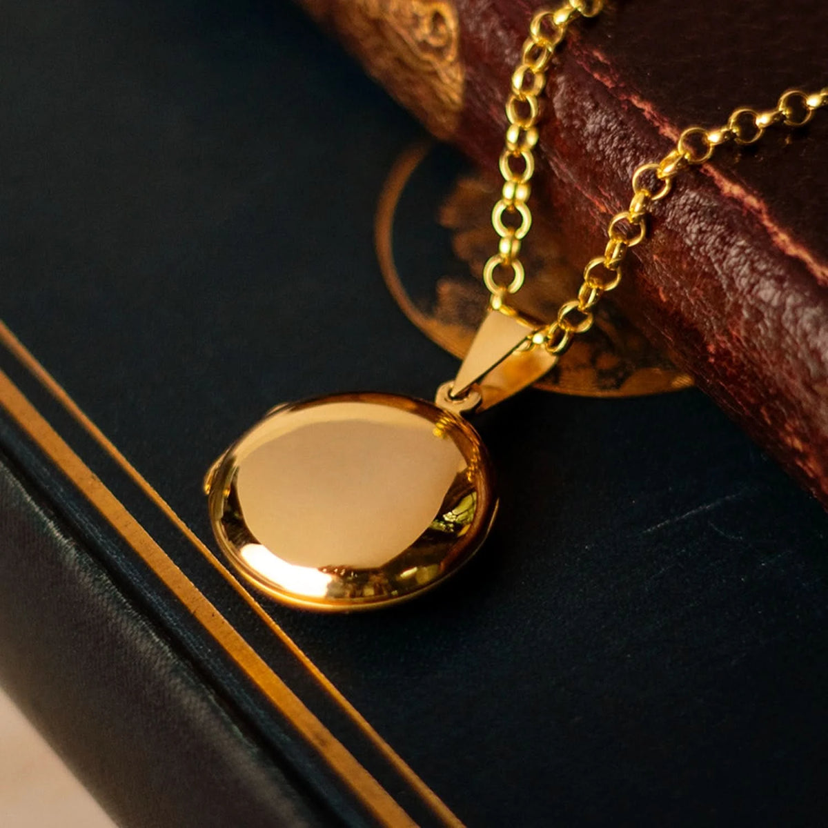 Locket For Men Men's Round Locket Necklace | Free Photos – Lily Blanche