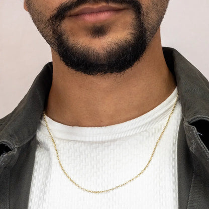 Man wearing a solid 9 carat gold belcher chain necklace with a neutral background