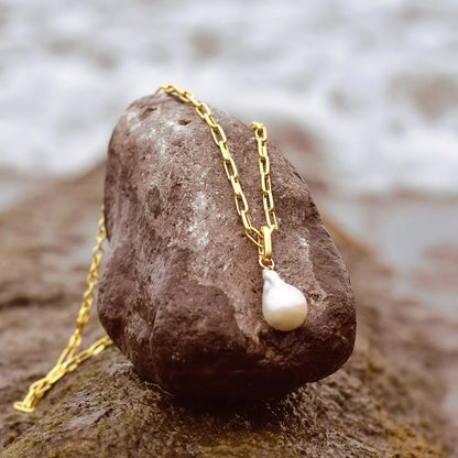 White Baroque Pearl Paperclip Necklace | Gold