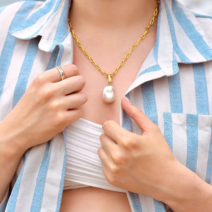 White Baroque Pearl Paperclip Necklace | Gold
