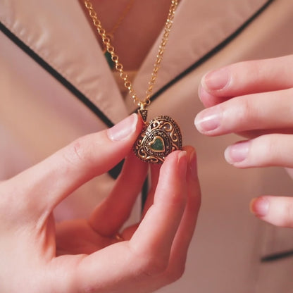 Emerald Vintage Heart Locket | Gold