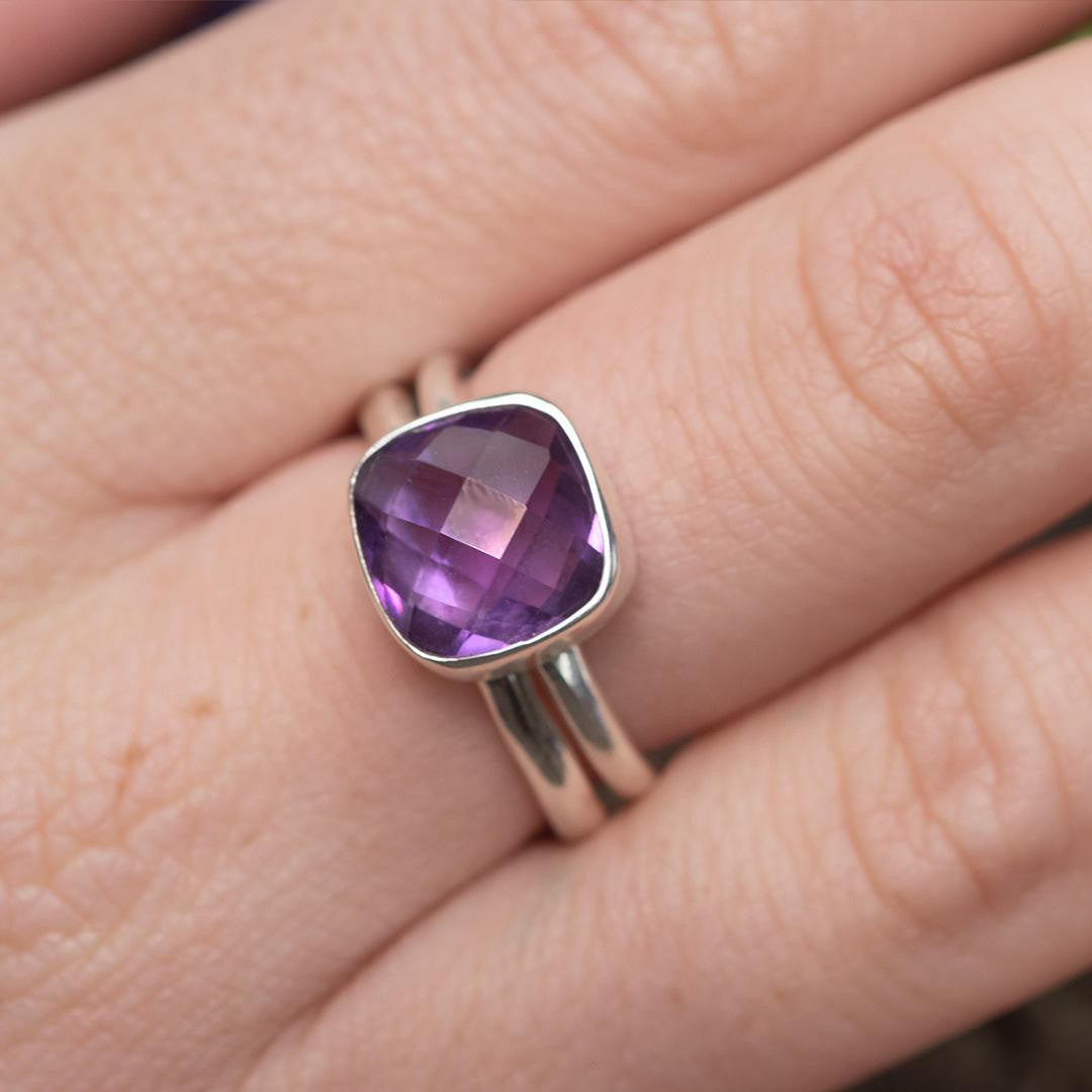 model wearing silver friendship band ring with silver amethyst gem stone ring