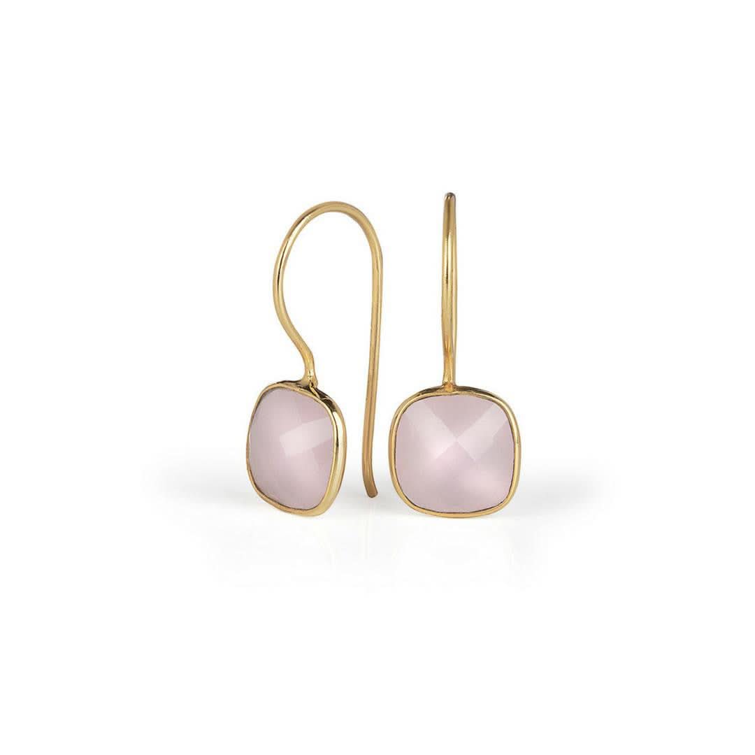 rose quartz cocktail ring in gold on a white background