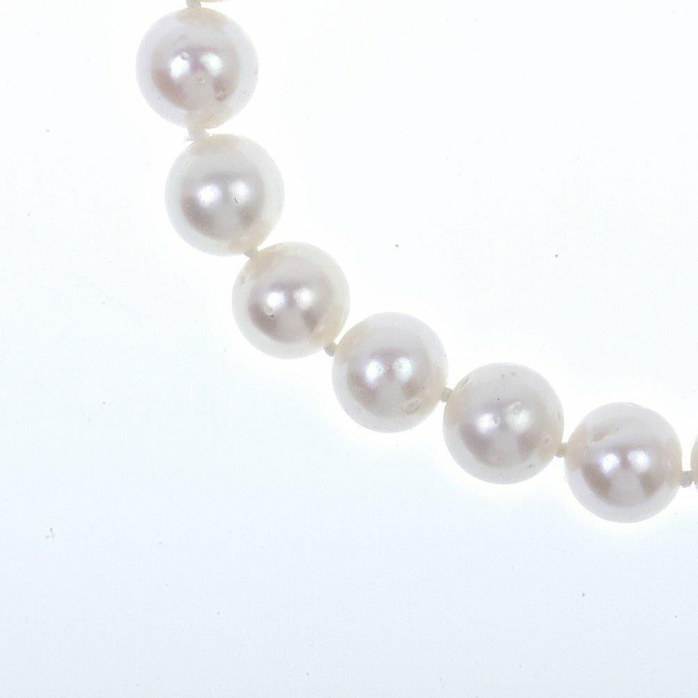 close up of classic pearl bracelet in ivory on a white background
