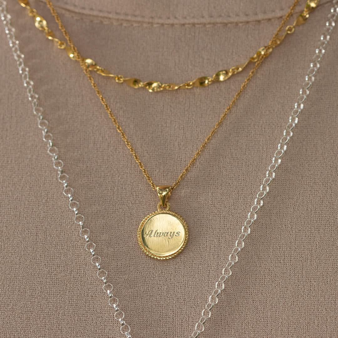 model wearing gold rope chain with engravable disc
